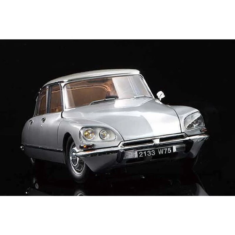 Citroen DS21 Model Kit 4 Citroen DS21 Model Kit - Image 2